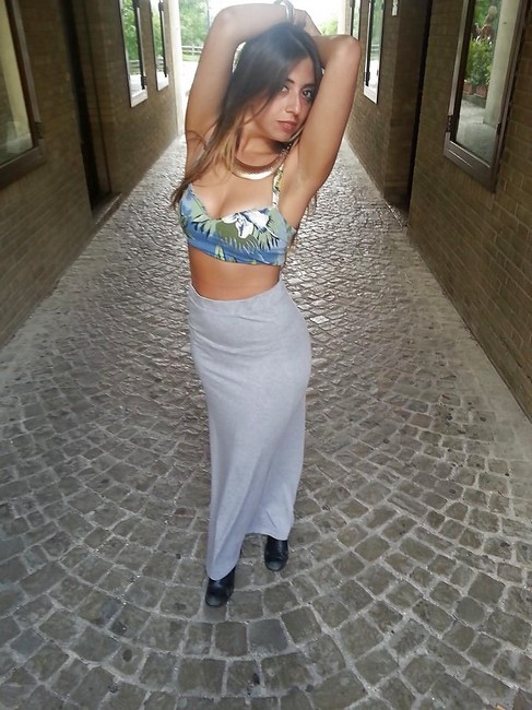 jeunes salopes nues en photos
